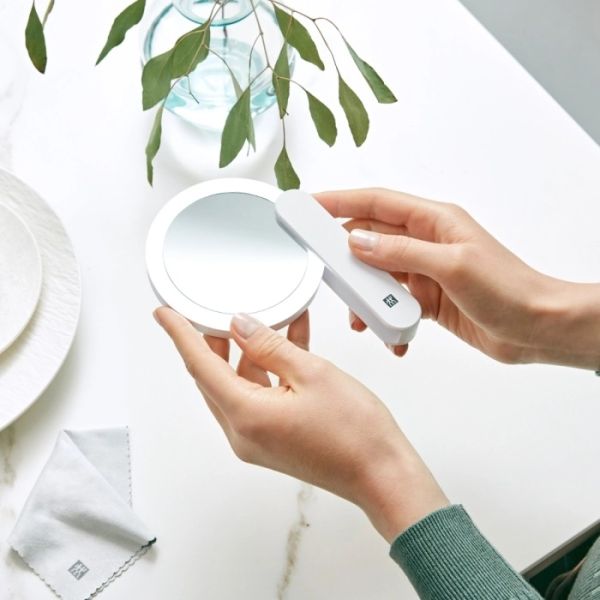 ZWILLING LED-Kosmetikspiegel Spiegel 10x, wiederaufladbar, Weiß 360° drehbarer Griff