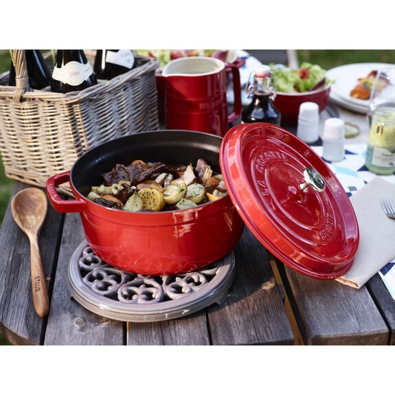 Staub Serving Topfuntersetzer Lilie , 23 cm Graphit-Grau Gusseisen