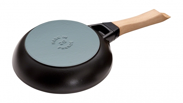 Staub Kochgeschirr Bratpfanne Schmorpfanne mit Holzgriff Schwarz 24 cm