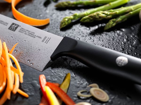 ZWILLING Life Kochmesser, Messer 16 cm Schwarz Sonderschmelze
