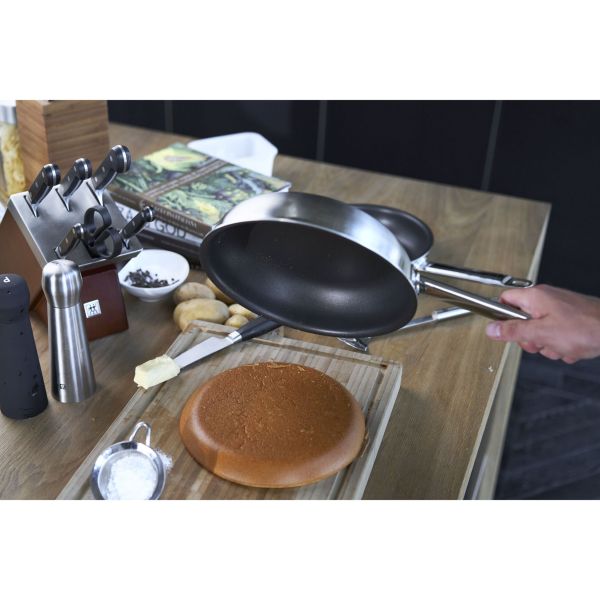 ZWILLING Pro Bratpfanne 24 cm, 18/10 Edelstahl, Silber-Schwarz alle Herdarten